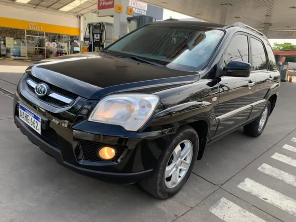 Kia Sportage 2008 negra, frente y lateral